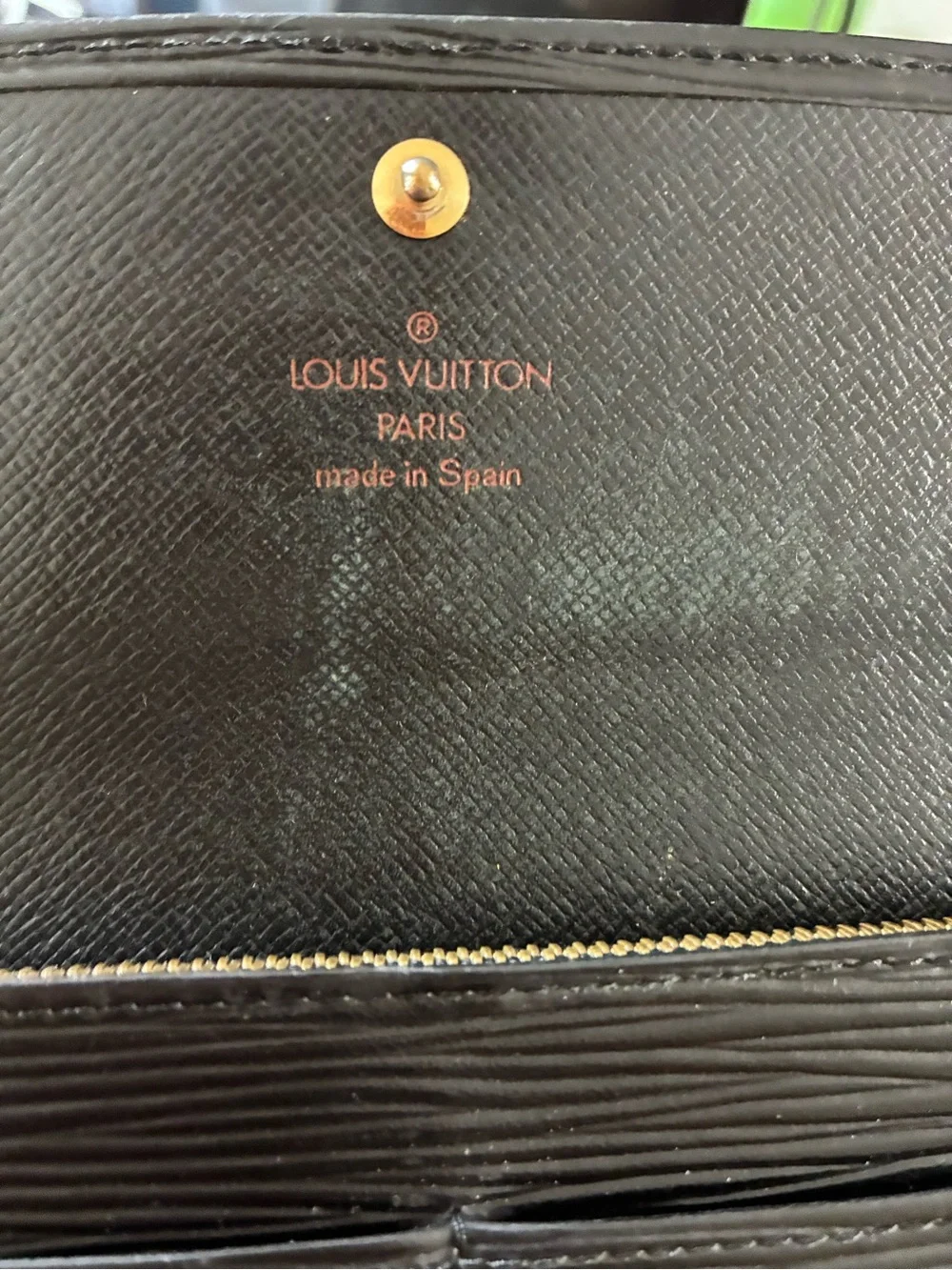 Louis Vuitton elegant louis